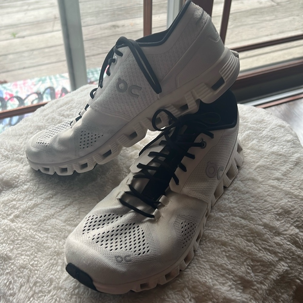 On cloud white & black tennis shoes . Size 9 m